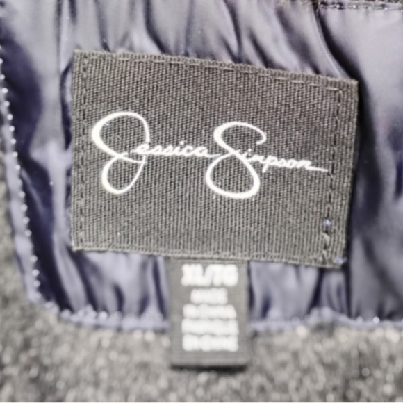 NEW Quilted Coat with Faux Fur Hooded Trim Navy blue XL Puffer, Winter, Warm - Picture 4 of 6